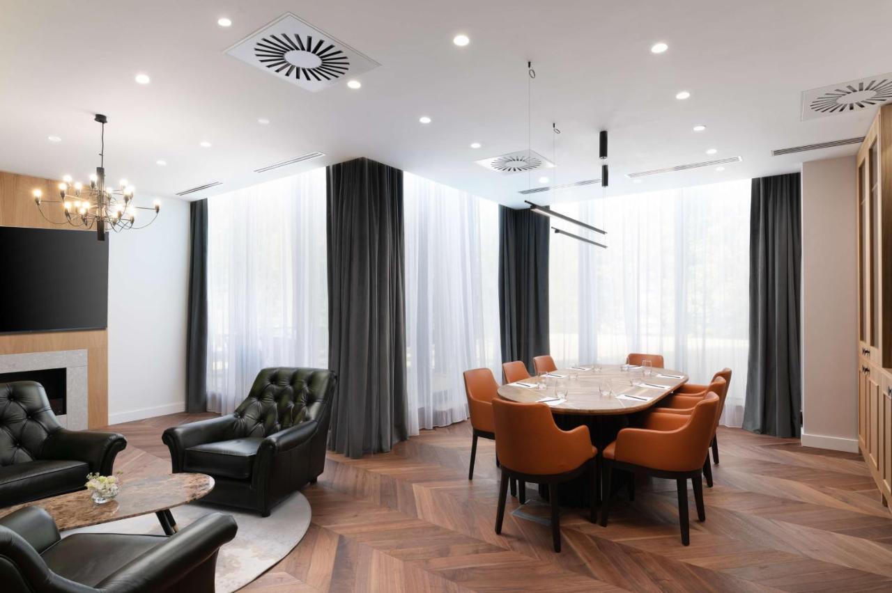 Radisson Blu Hotel, Hotel